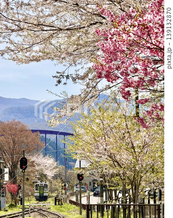 桜が咲いて、春爛漫の湯野上温泉駅 桜が咲いて、春爛漫の湯野上温泉駅 139132870