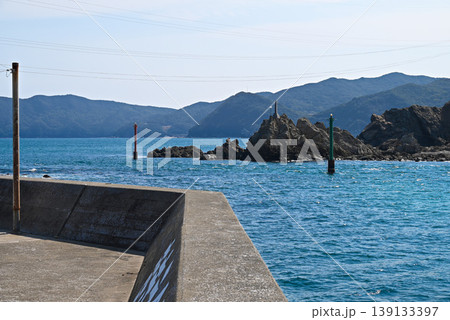 【大分県津久見市】保戸島から見る九州本土と保戸島水道の風景 139133397