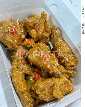 Crispy fried chicken with golden, crunchy skin and juicy, tender meat. A delicious and savory dish, perfect for any meal, served with dipping sauces or side dishes for extra flavor! Crispy fried chicken with golden, crunchy skin and juicy, tender meat. A delicious and savory dish, perfect for any meal, served with dipping sauces or side dishes for extra flavor! 139134215