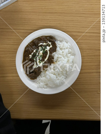 A comforting bowl of Japanese curry, featuring a rich, savory sauce with tender vegetables and chunks of meat, served over fluffy rice. A warm, flavorful dish perfect for any meal. 139134713