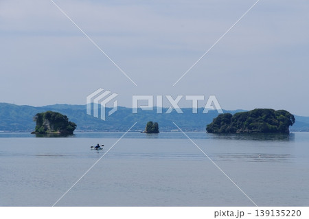 能登島マリンパーク海族公園から見る寺島 嫁島 カラス島 能登島マリンパーク海族公園から見る寺島 嫁島 カラス島 139135220