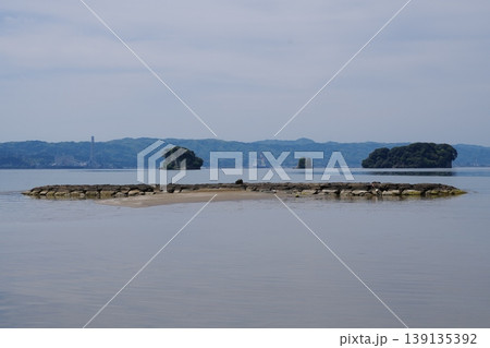 能登島マリンパーク海族公園から見る寺島 嫁島 カラス島 能登島マリンパーク海族公園から見る寺島 嫁島 カラス島 139135392
