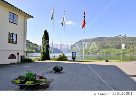 オラフ・H・ハウゲセンターからのウルヴィクフィヨルド 139136001