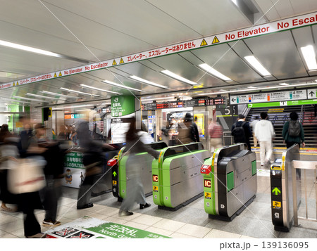 池袋駅 北改札口 池袋駅 北改札口 139136095
