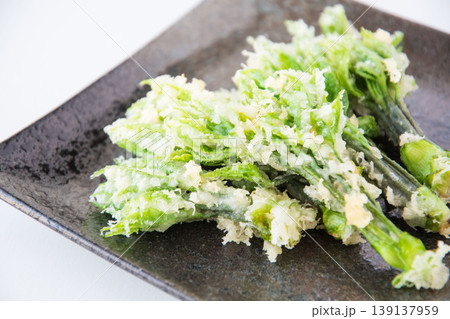 天然コシアブラの天ぷら 139137959