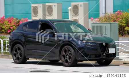 イタリア製のコンパクトSUV イタリア製のコンパクトSUV 139141128