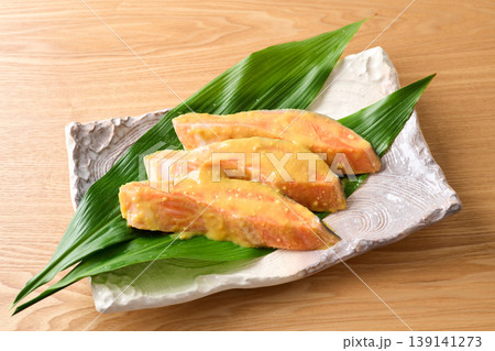 鮭の西京漬け 139141273