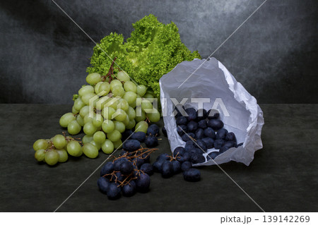 Still life with bunches of ripe grapes 139142269