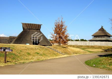 佐賀県の観光スポット「吉野ヶ里歴史公園」 弥生時代の雰囲気を感じ、学ぶ施設 佐賀県の観光スポット「吉野ヶ里歴史公園」 弥生時代の雰囲気を感じ、学ぶ施設 139142671