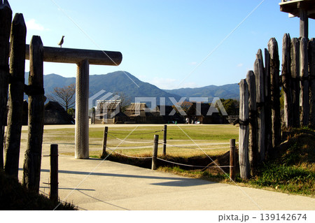 佐賀県の観光スポット「吉野ヶ里歴史公園」 弥生時代の雰囲気を感じ、学ぶ施設 佐賀県の観光スポット「吉野ヶ里歴史公園」 弥生時代の雰囲気を感じ、学ぶ施設 139142674