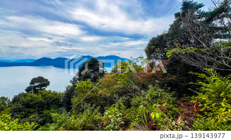 滋賀県近江八幡市 沖島から見下ろす琵琶湖と広大な空の風景 滋賀県近江八幡市 沖島から見下ろす琵琶湖と広大な空の風景 139143977