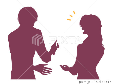 話し合う男性と女性　私服　会社員　シルエット 139144347