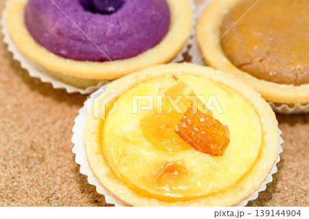 variety of bake Hokkaido cheese tart on the wooden background. 139144904