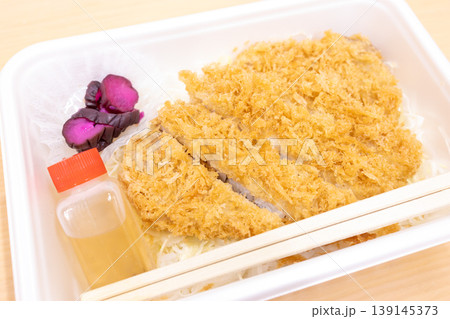 美味しいとんかつ重弁当 139145373