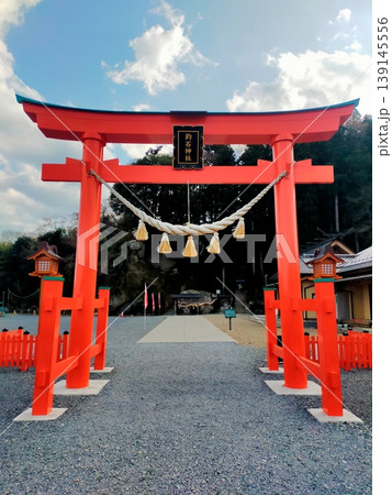 春の釣り石神社 春の釣り石神社 139145556