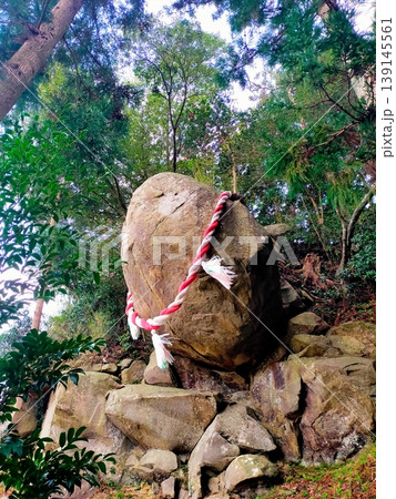 春の釣り石神社 春の釣り石神社 139145561