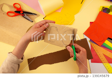 Step 15. Step-by-step instructions on how to make a stand for stationery from recycled materials. Do it yourself. A glass for pencils and pens from a plastic bottle and a can. A fun craft for kids DIY 139145679