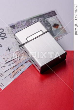 Metal cigarette box, harmful habits, nicotine use and the risk of cancer. Cigarette box 139146978