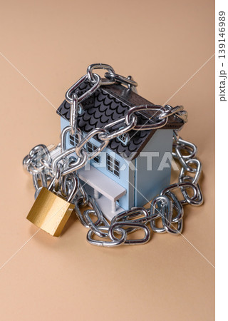 Arrest or confiscation of real estate by court order for tax evasion. Real estate 139146989