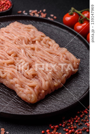 Raw fresh ground chicken, turkey, or pork for burgers or meatballs. Raw ground chicken Raw fresh ground chicken, turkey, or pork for burgers or meatballs. Raw ground chicken 139147969