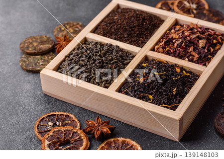 A box of various dry teas, black, green, herbal, and fruit. A set of different tea varieties A box of various dry teas, black, green, herbal, and fruit. A set of different tea varieties 139148103