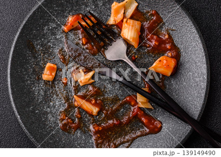 A dirty plate after a meal with leftover pasta and tomato sauce, cleaning. An empty dirty plate 139149490