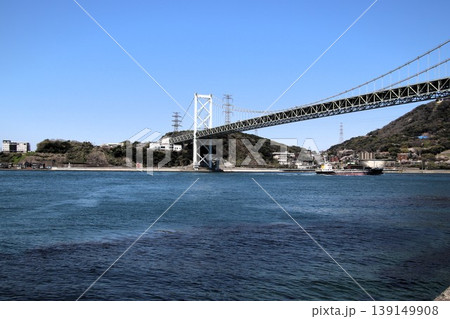 門司港ノーホーク広場から見た関門海峡と関門橋 139149908