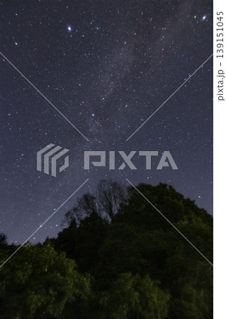 夏の星景色 天の川の中のカシオペア座と白鳥座 夏の星景色 天の川の中のカシオペア座と白鳥座 139151045