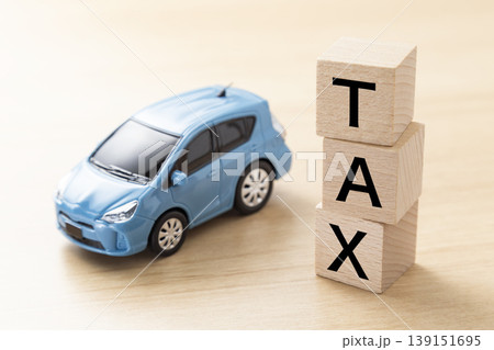 「TAX」と書かれたブロックとエコカー 「TAX」と書かれたブロックとエコカー 139151695