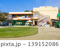 幼稚園園舎と園庭 139152086