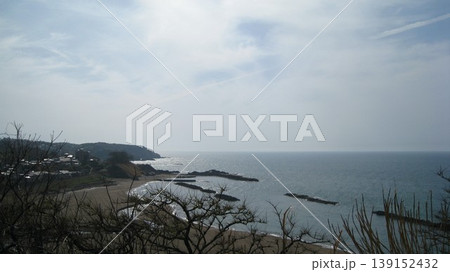 岬の上の公園から見えた海と砂浜と岬 岬の上の公園から見えた海と砂浜と岬 139152432