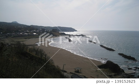 岬の上の公園から見えた海と砂浜と岬 139152625