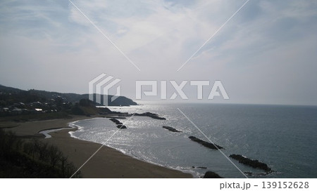 岬の上の公園から見えた海と砂浜と岬 岬の上の公園から見えた海と砂浜と岬 139152628