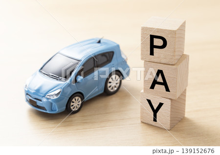 「PAY」と書かれたブロックとエコカー 「PAY」と書かれたブロックとエコカー 139152676