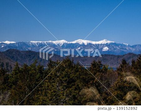 夜叉神峠から見る残雪の白峰三山 夜叉神峠から見る残雪の白峰三山 139152892