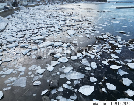 うとろシリエトク道の駅近くの流氷群の空撮 うとろシリエトク道の駅近くの流氷群の空撮 139152920