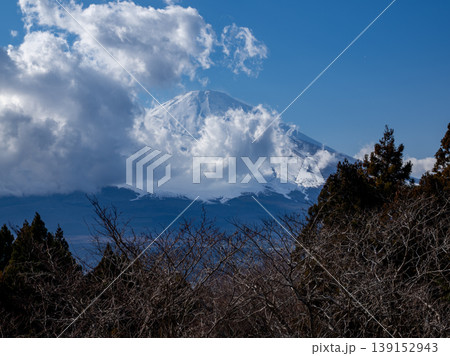 三ッ峠山から望む雲に隠れた山 三ッ峠山から望む雲に隠れた山 139152943