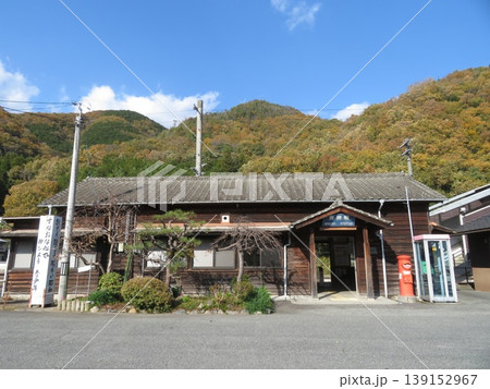 鉄路のある風景　美袋駅　西日本旅客鉄道 139152967