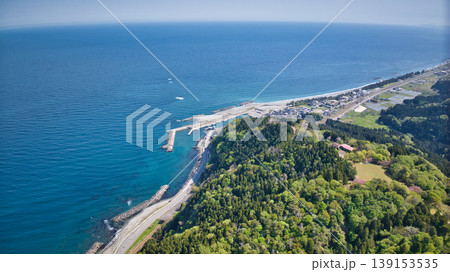 富山県朝日町の笹川地区から宮崎海岸や糸魚川方面を見たところ 139153535