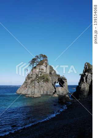 岩手県久慈市の小袖海岸（兜岩・つりがね洞） 139154068