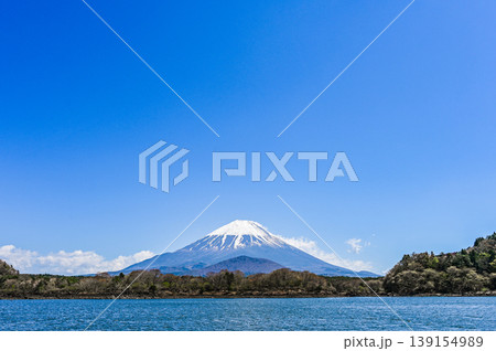 山梨県精進湖と富士山 山梨県精進湖と富士山 139154989