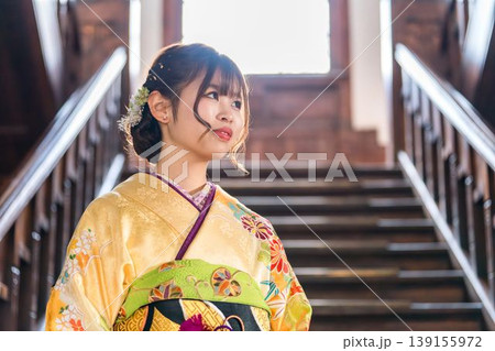 レトロな洋館の階段の前にいる振袖姿の日本人女性(二十歳の集い,成人式,成人,新成人) レトロな洋館の階段の前にいる振袖姿の日本人女性(二十歳の集い,成人式,成人,新成人) 139155972