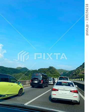 高速道路で渋滞中 139156218