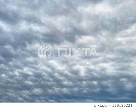 ぎっしりと空一面の雲 139156221