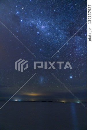 Majestic night sky and galaxy over uyuni salt flat in bolivia Majestic night sky and galaxy over uyuni salt flat in bolivia 139157927