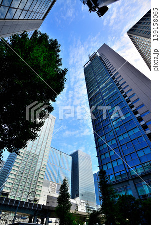 東京経済の中心 大手町・丸の内ビル群の風景 東京経済の中心 大手町・丸の内ビル群の風景 139158065