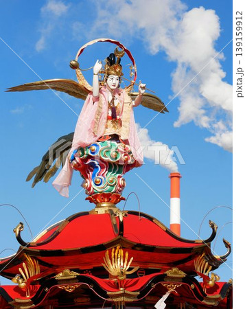 八代妙見祭 迦陵頻伽の笠鉾と工場の煙突 八代妙見祭 迦陵頻伽の笠鉾と工場の煙突 139159912