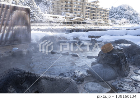 雪景色の三朝温泉 雪景色の三朝温泉 139160134