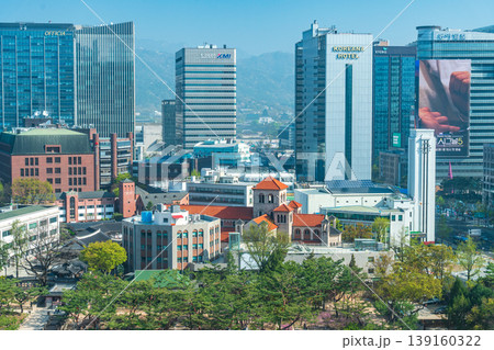 Seoul, South Korea - Apr. 12 , 2026 : Aerial view of Deoksugung Palace with modern skyscrapers in Seoul, South Korea 139160322