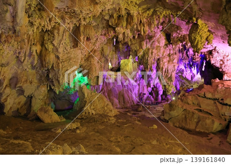 ラオスのターケークに有る、タム・ナンエン洞窟 139161840